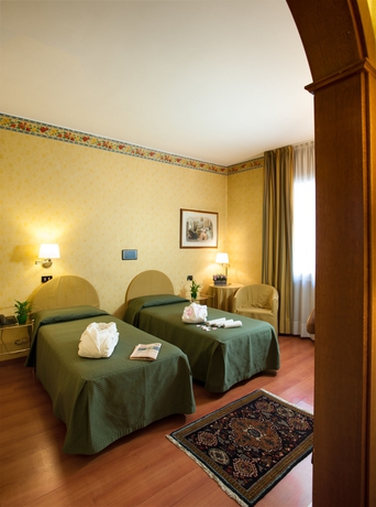 Imagen de la habitación del Hotel Lombardia, Milán. Foto 5