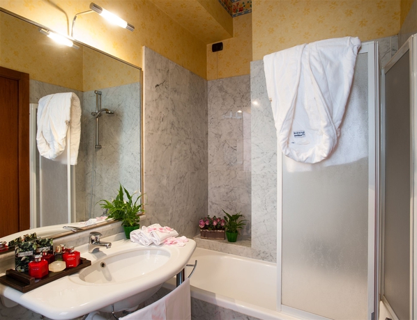 Imagen de la habitación del Hotel Lombardia, Milán. Foto 7