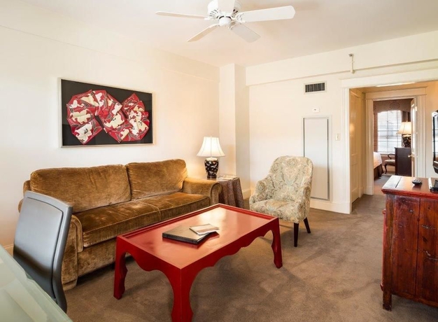 Imagen de los interiores del Hotel Lombardy. Foto 11