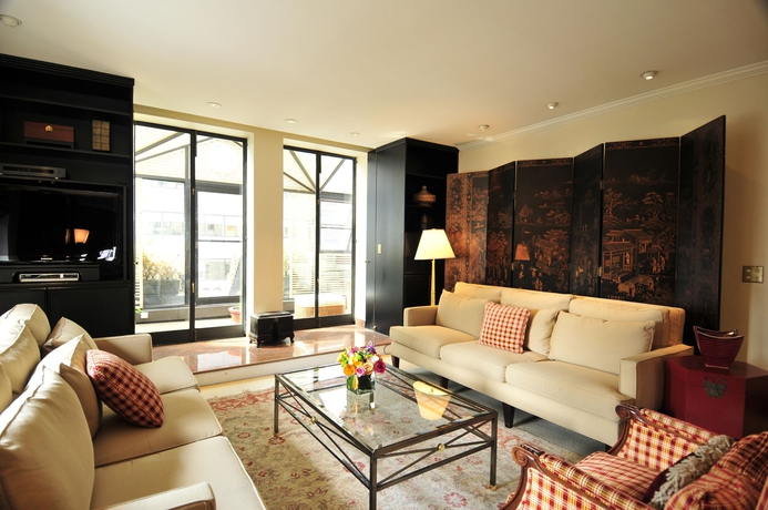 Imagen de los interiores del Hotel Lombardy Hotel. Foto 9