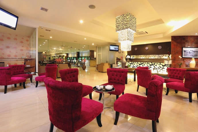 Imagen del bar/restaurante del Hotel Lombok Plaza and Convention. Foto 2
