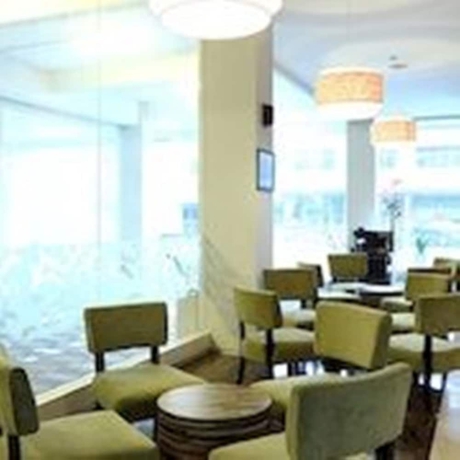 Imagen del bar/restaurante del Hotel Lombok Plaza and Convention. Foto 3