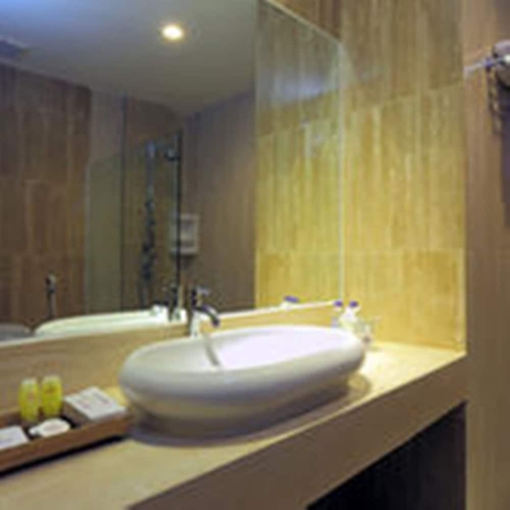 Imagen de la habitación del Hotel Lombok Plaza and Convention. Foto 15