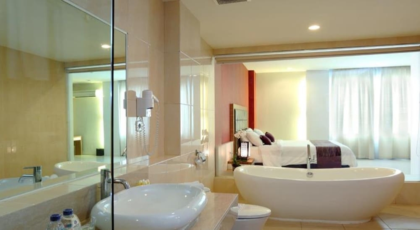 Imagen de la habitación del Hotel Lombok Plaza and Convention. Foto 16