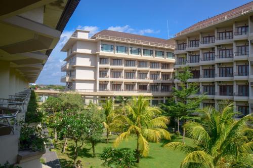 Imagen de los exteriores del Hotel Lombok Raya. Foto 6