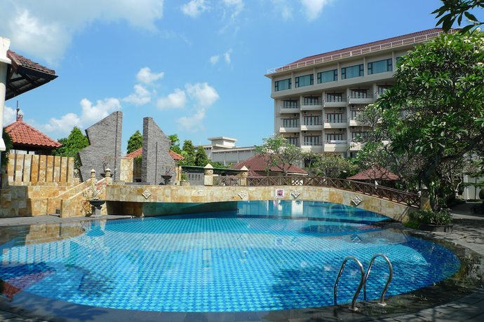 Imagen de la piscina del Hotel Lombok Raya. Foto 10