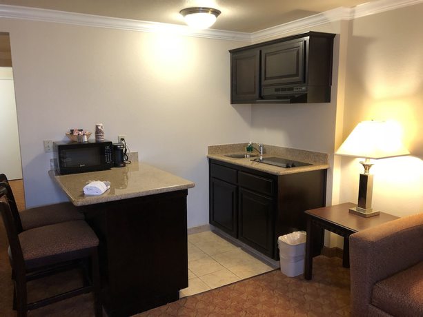 Imagen de la habitación del Hotel Lompoc Valley Inn And Suites. Foto 6