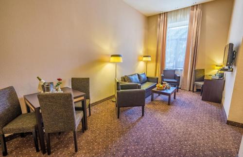 Imagen de la habitación del Hotel Lomsia. Foto 9