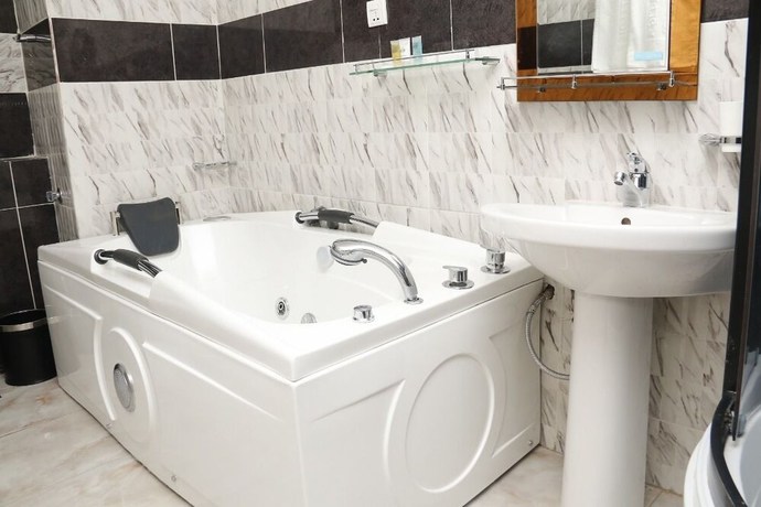 Imagen de la habitación del Hotel Londa, Rumuepirikom. Foto 5