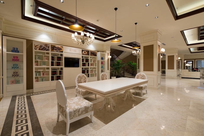 Imagen de los interiores del Hotel London 1889. Foto 19