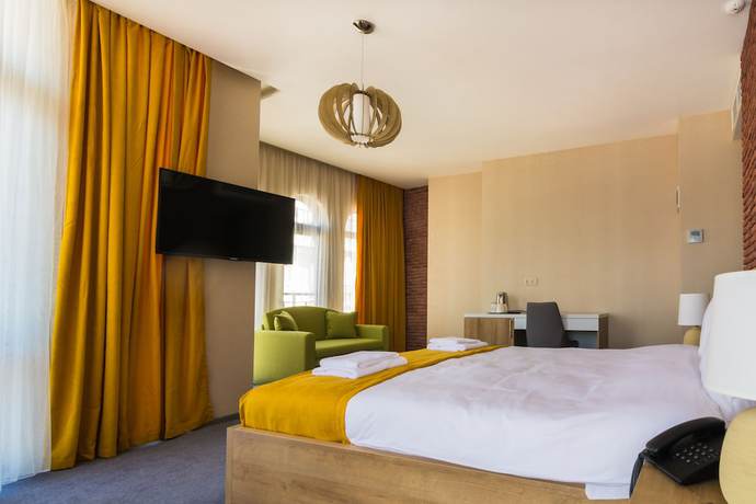 Imagen de la habitación del Hotel London, Batumi. Foto 12