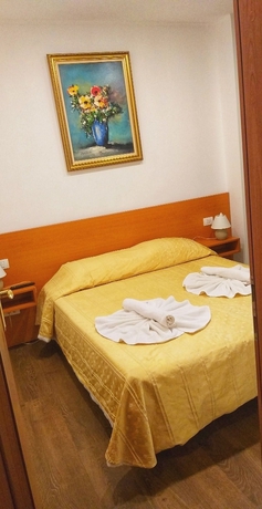 Imagen de la habitación del Hotel London, Constanta. Foto 7