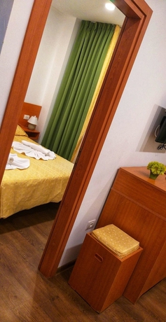 Imagen de la habitación del Hotel London, Constanta. Foto 9