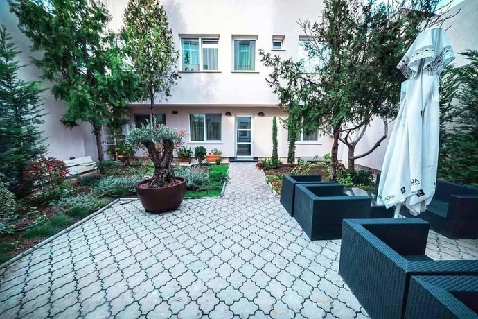 Imagen de los exteriores del Hotel London, Constanta. Foto 16