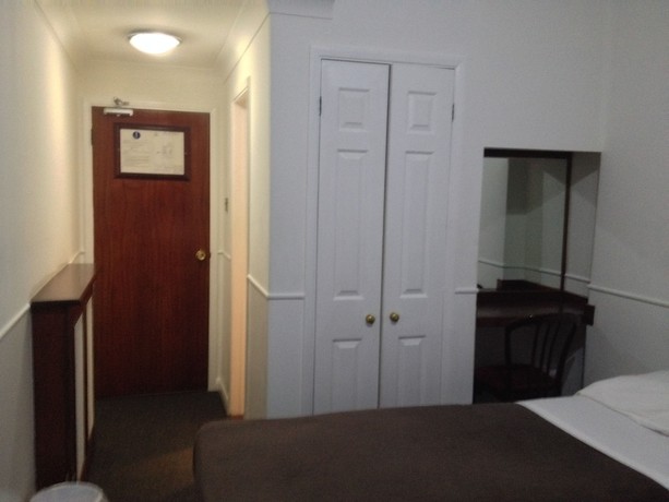 Imagen de la habitación del Hotel London Continental. Foto 12