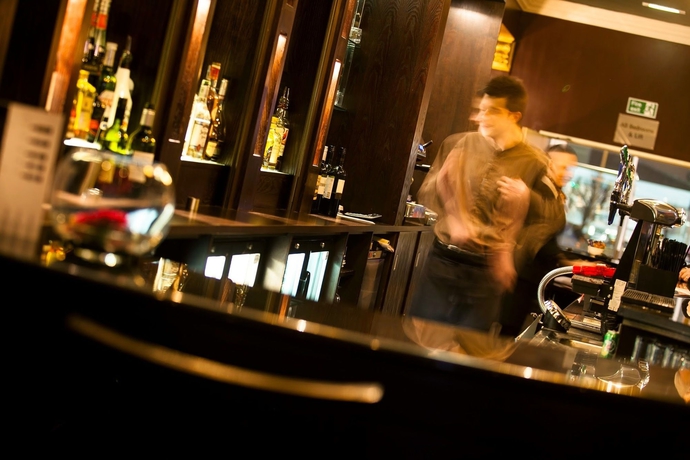 Imagen del bar/restaurante del Hotel London Croydon Aerodrome Hotel, BW Signature Collection. Foto 2