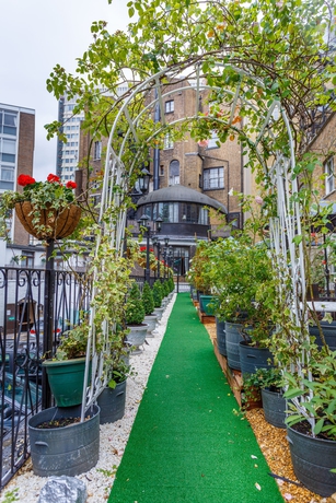 Imagen de los exteriores del Hotel London Elizabeth. Foto 10