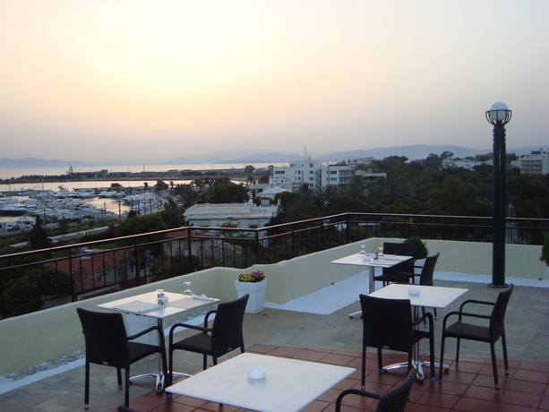 Imagen del bar/restaurante del Hotel London, Glyfada. Foto 3