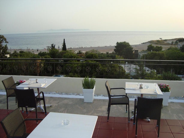 Imagen del bar/restaurante del Hotel London, Glyfada. Foto 4