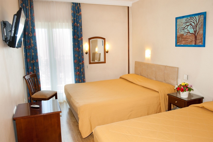 Imagen de la habitación del Hotel London, Glyfada. Foto 10