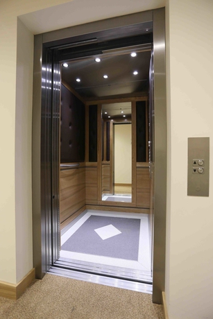 Imagen de los interiores del Hotel London King's. Foto 14
