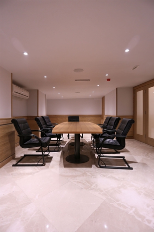 Imagen de los interiores del Hotel London King's. Foto 16
