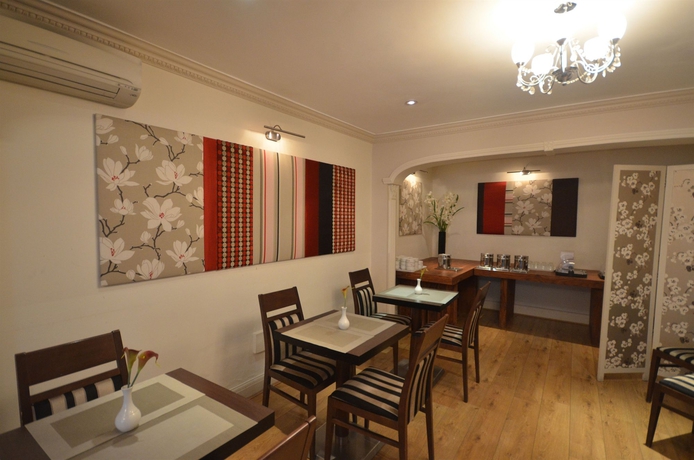 Imagen del bar/restaurante del Hotel London Lodge. Foto 3