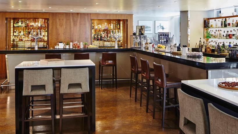 Imagen del bar/restaurante del Hotel London Marriott Canary Wharf. Foto 4