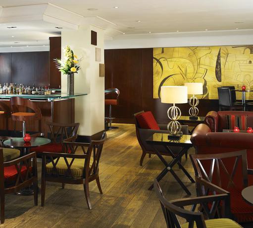 Imagen del bar/restaurante del Hotel London Marriott Kensington. Foto 3