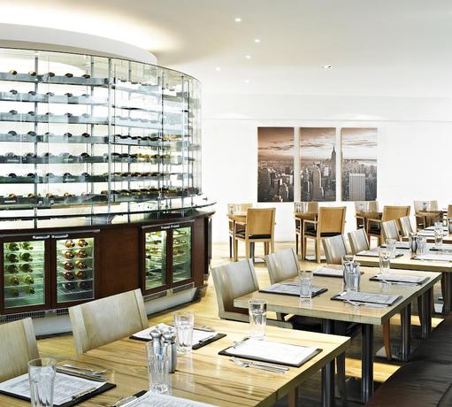Imagen del bar/restaurante del Hotel London Marriott Kensington. Foto 4