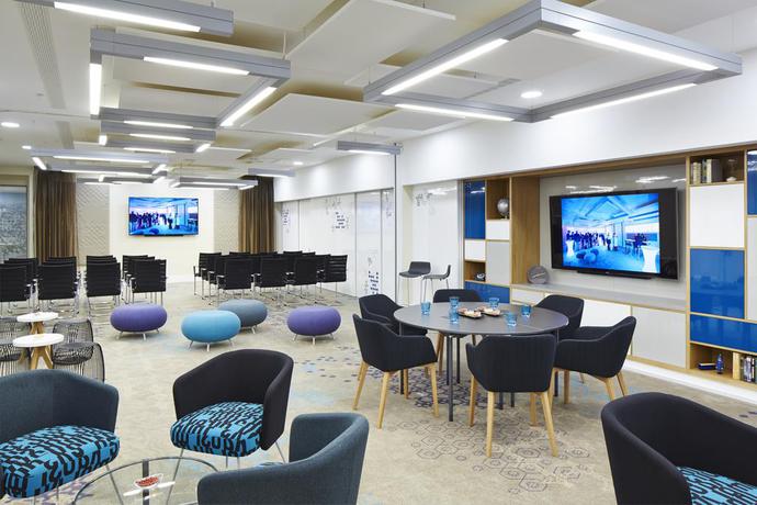 Imagen del bar/restaurante del Hotel London Marriott Kensington. Foto 6