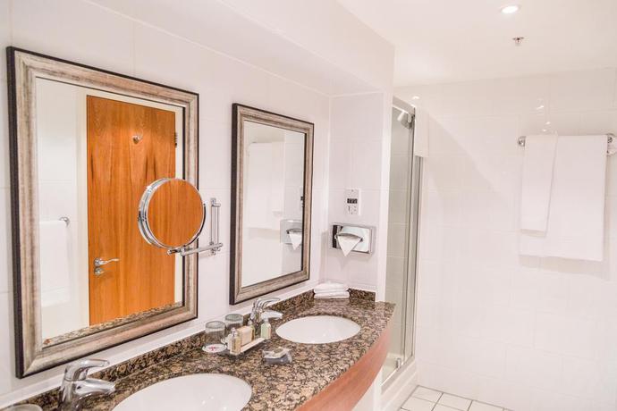 Imagen de la habitación del Hotel London Marriott Kensington. Foto 14