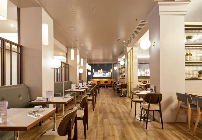 Imagen del bar/restaurante del Hotel London Marriott Regents Park. Foto 2