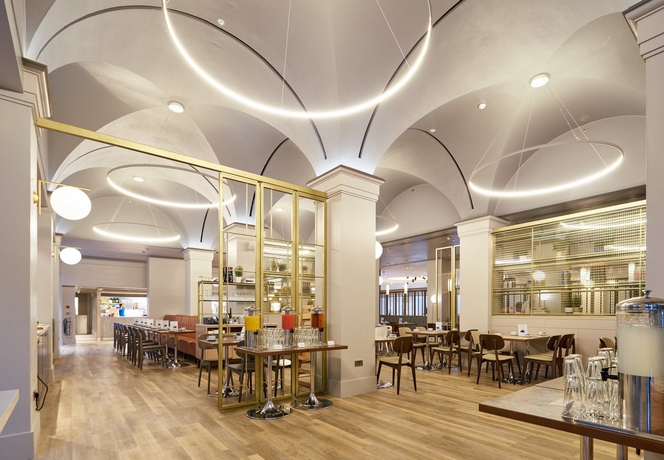 Imagen del bar/restaurante del Hotel London Marriott Regents Park. Foto 4