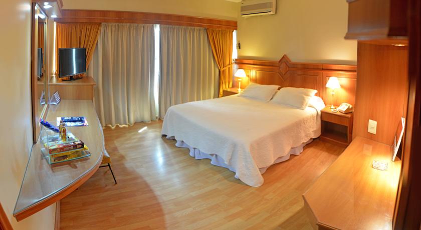 Imagen de la habitación del Hotel London Palace, Centro de Montevideo. Foto 3