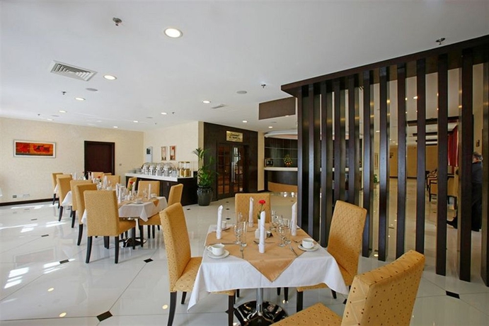 Imagen del bar/restaurante del Hotel London Suites. Foto 4