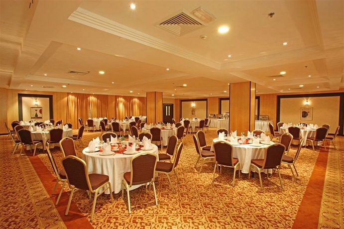 Imagen de los interiores del Hotel London Suites. Foto 15