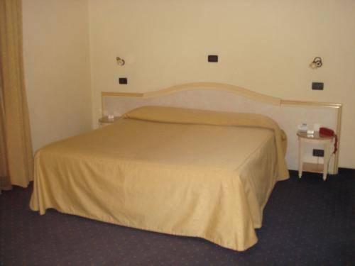 Imagen de la habitación del Hotel London, Viareggio. Foto 14