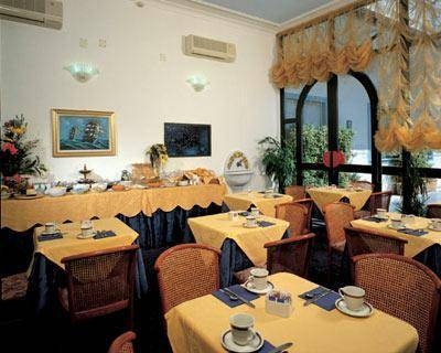 Imagen de los interiores del Hotel London, Viareggio. Foto 16