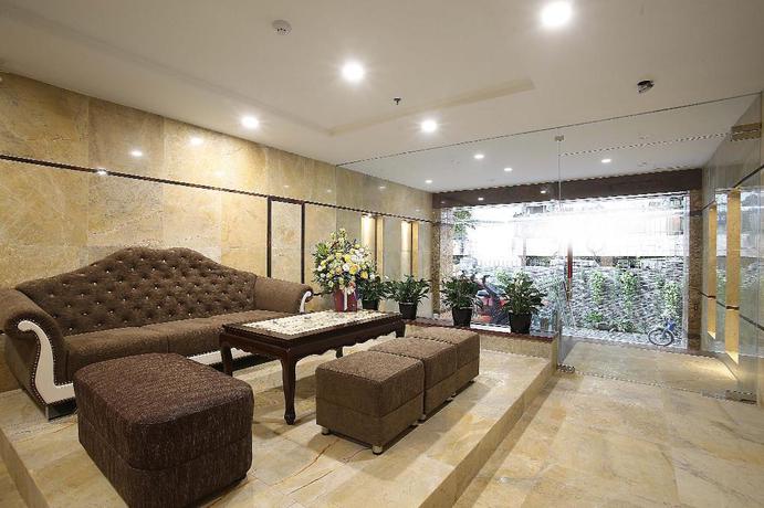 Imagen de los interiores del Hotel London and Apartment. Foto 12