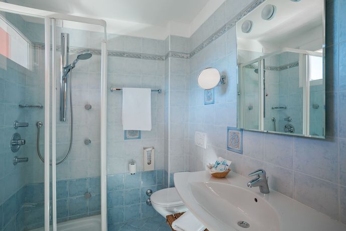 Imagen de la habitación del Hotel Londra, Molveno. Foto 2