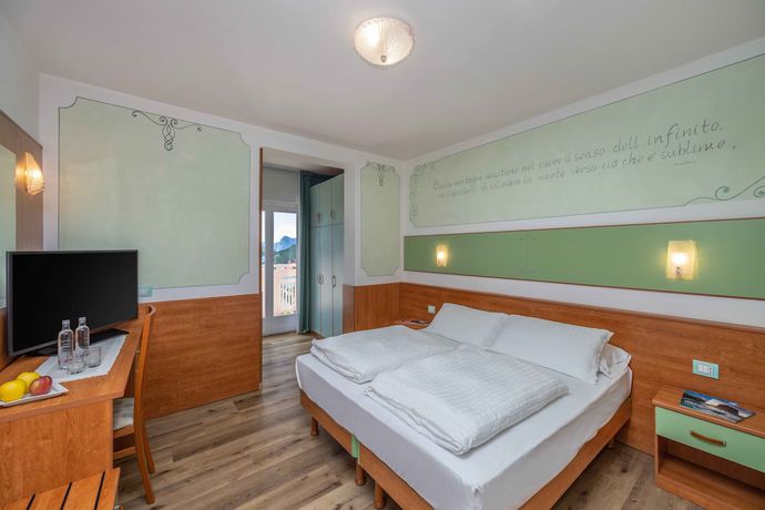 Imagen de la habitación del Hotel Londra, Molveno. Foto 18