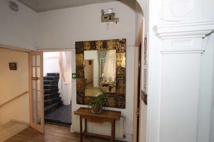 Imagen de los interiores del Hotel Londres 35. Foto 8
