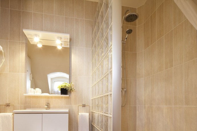 Imagen de la habitación del Hotel Londres Saint-Honoré. Foto 4