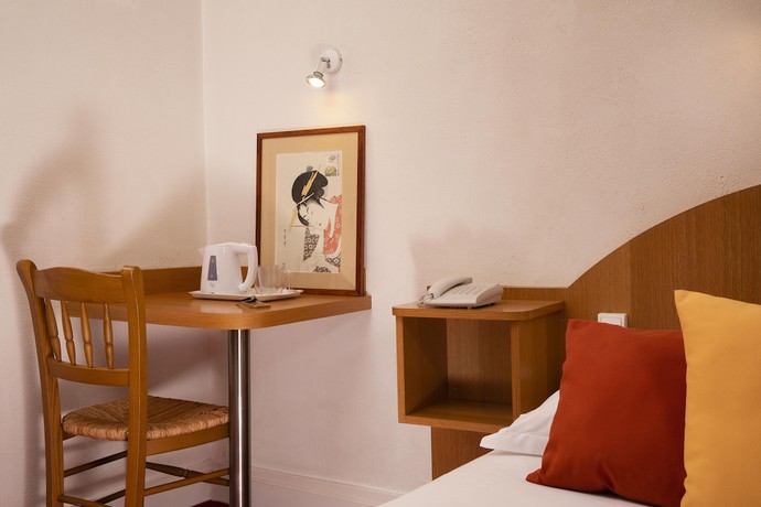 Imagen de la habitación del Hotel Londres Saint-Honoré. Foto 20