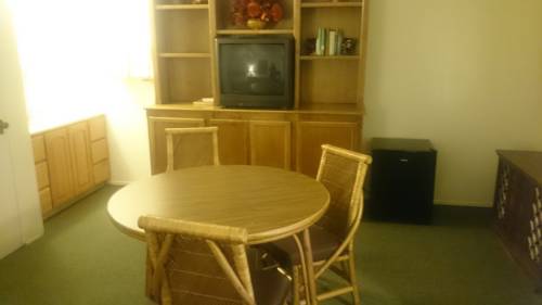 Imagen de la habitación del Hotel Long Barn Lodge & Event Center. Foto 5