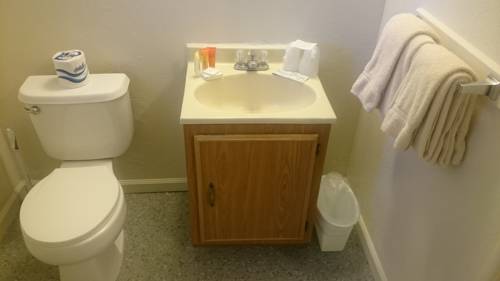 Imagen de la habitación del Hotel Long Barn Lodge & Event Center. Foto 9