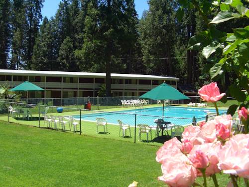 Imagen de la habitación del Hotel Long Barn Lodge & Event Center. Foto 11
