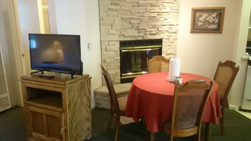 Imagen de la habitación del Hotel Long Barn Lodge & Event Center. Foto 15