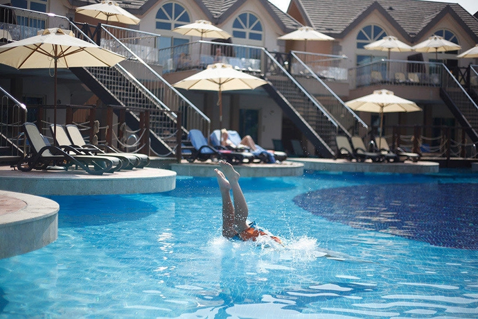 Imagen de la piscina del Hotel Long Beach Alanya. Foto 16